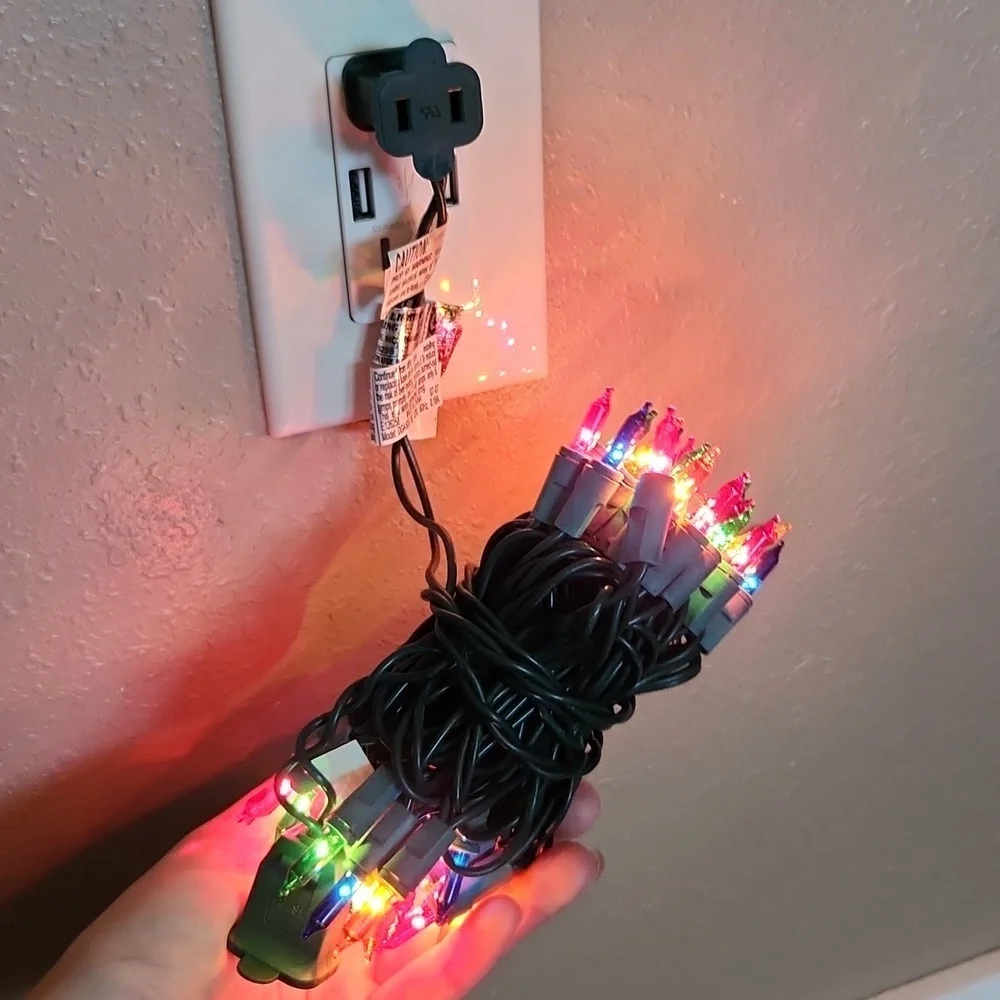 NWT Merry Christmas Lights and Wrapping Papper Bundle Holiday Winter LED Set